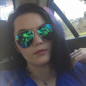 Meet your Posher, Brooke